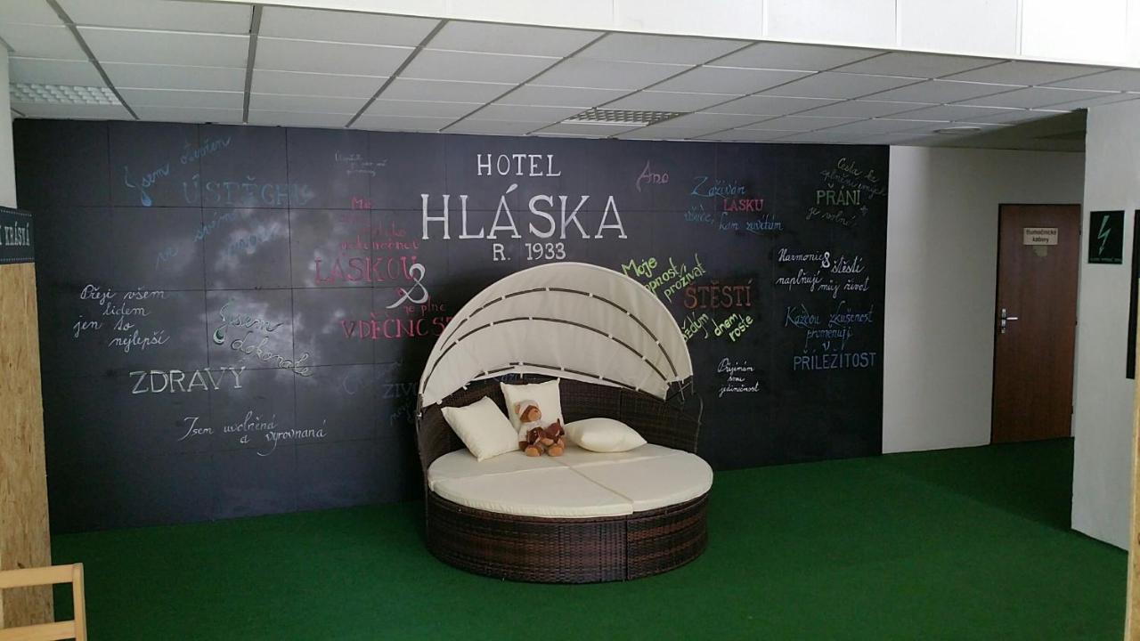 Zlenice Hotel Hlaska מראה חיצוני תמונה